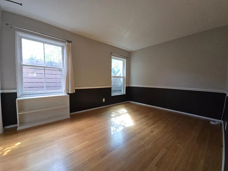 453 S Carmelo Ave — Photo 2