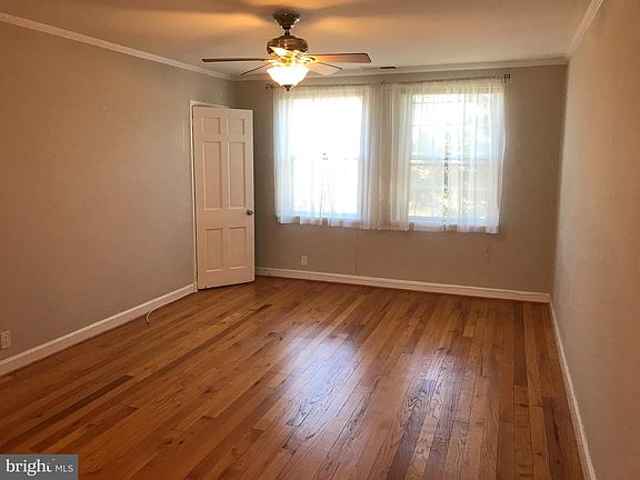3rd image of 3345 S Stafford St APT B1