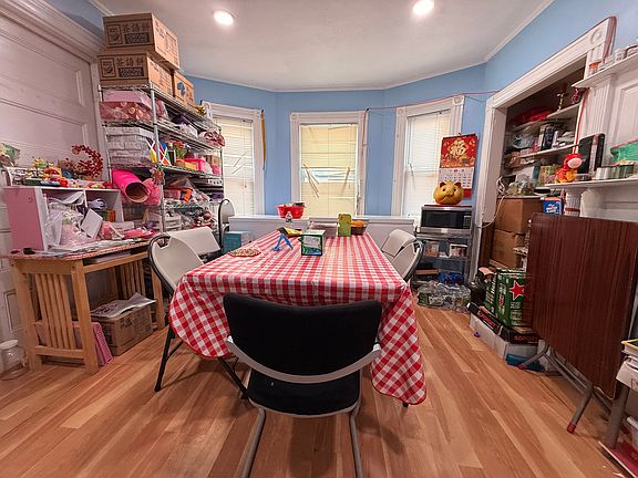 4th image of 345 Medford St #1
