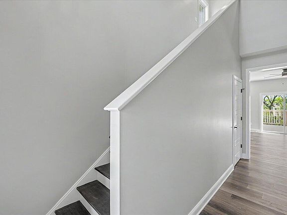 4th image of 318 Blue Spruce Dr