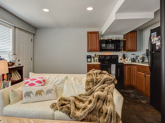 2nd image of 611 Madison St APT 10