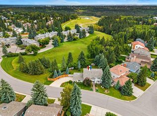 72 NW Woodacres Cres SW, Calgary, AB T2W4V6
