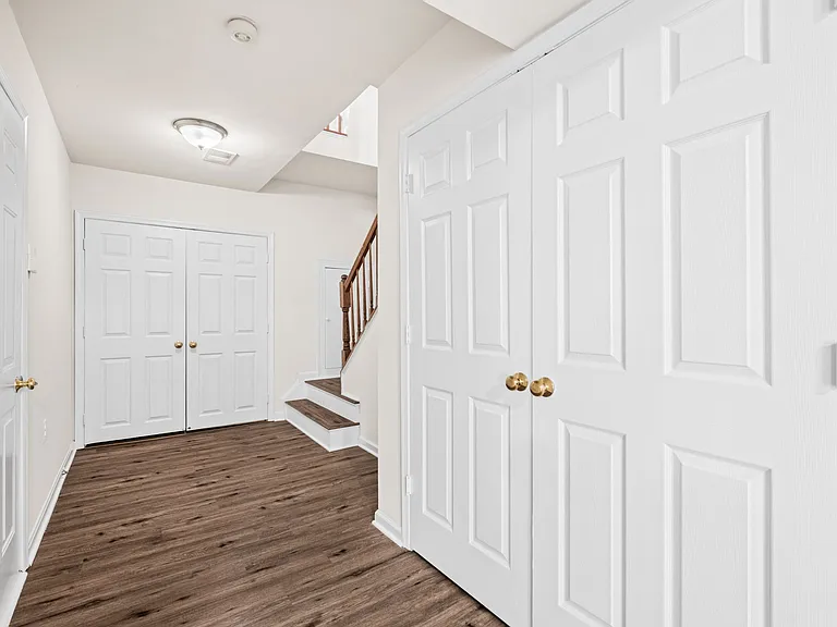 2902 Jessica Ct — Photo 32