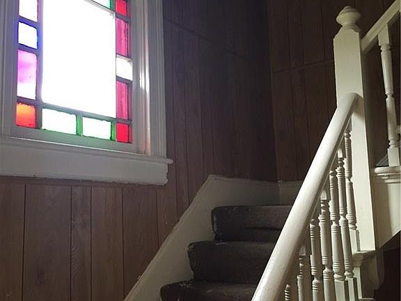 2nd image of 1010 E Lovejoy St