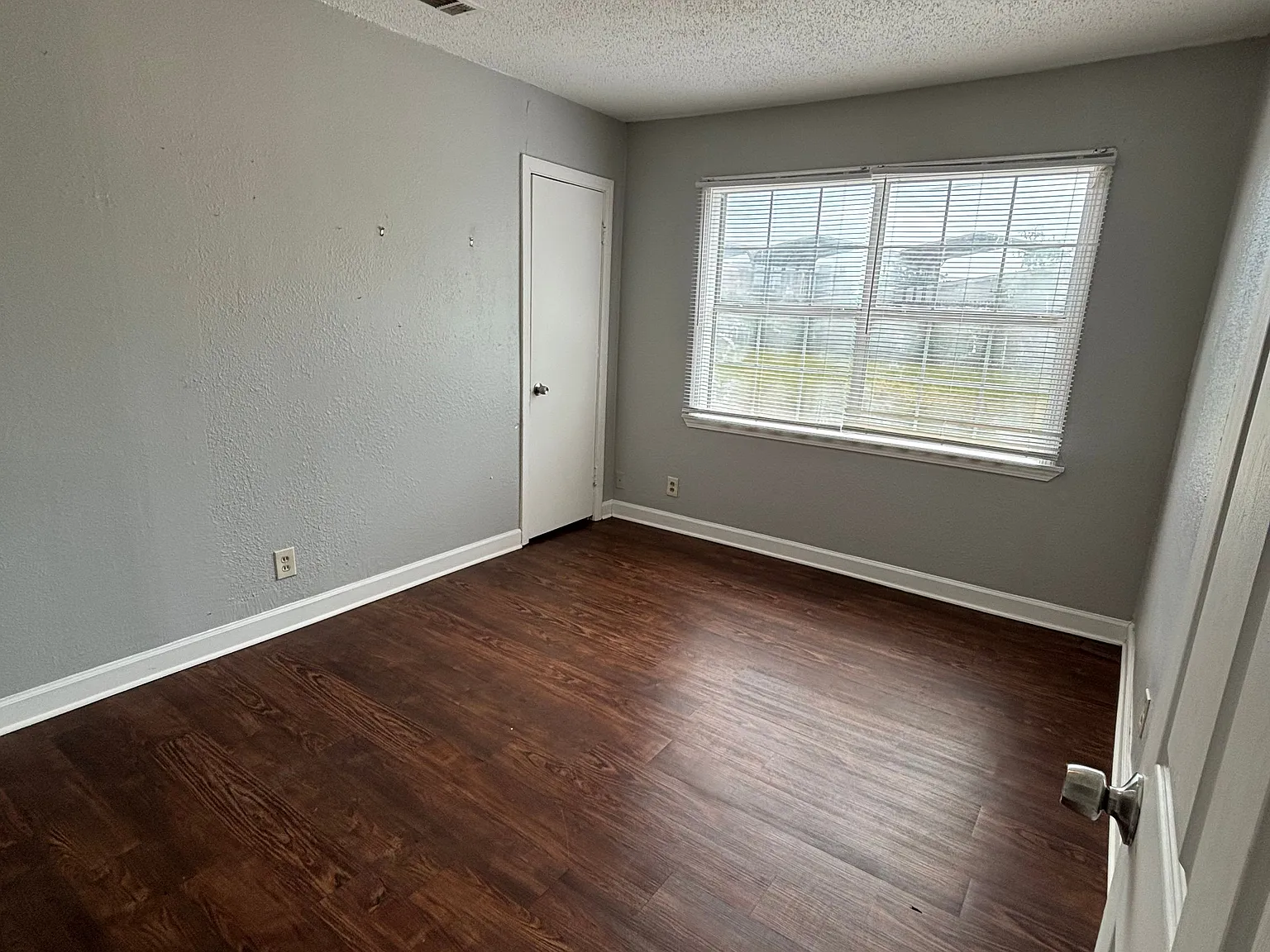 3 bed, 1040 sqft, $1,300 — Photo 4