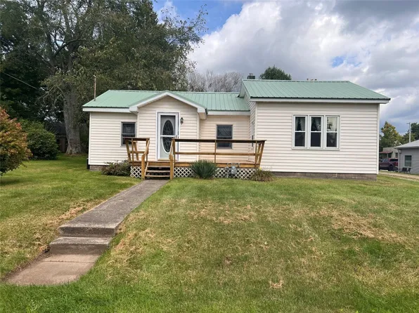 319 Chestnut St, Waterford, PA 16441