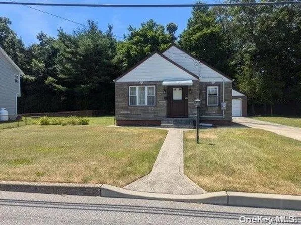 254 Jackson Avenue, Saint James, NY 11780