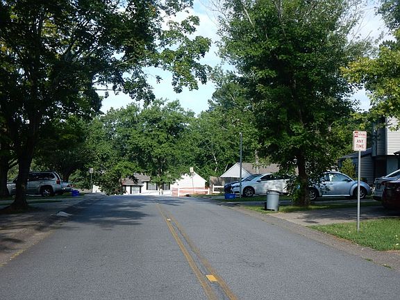 3rd image of 283 Heathersett Dr