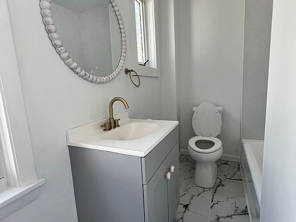 5th image of 25 New London Ave #2