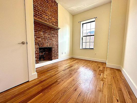 2nd image of 591 Franklin Ave #2