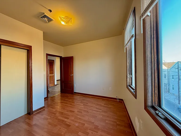 142 Fleming Ave #3B — Photo 7