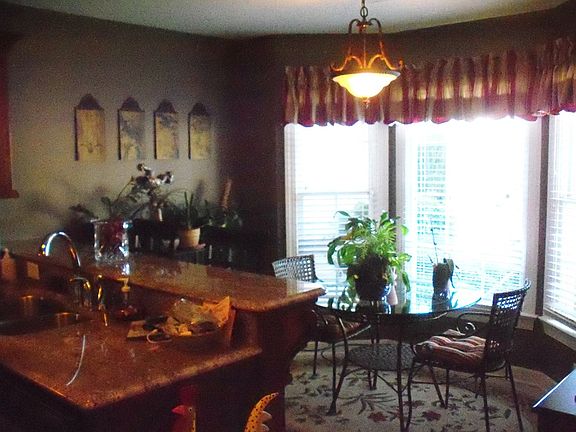 4th image of 114 Charles Towne Dr