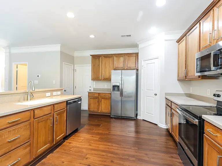 5721 Verrazano Dr — Photo 9