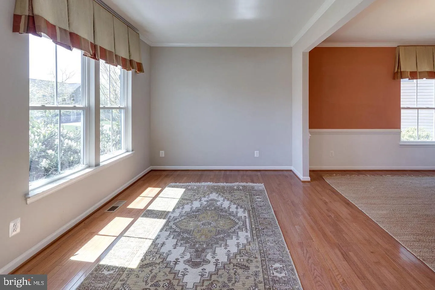4 bed, 4.5 bath, 4141 sqft, $4,300 — Photo 4