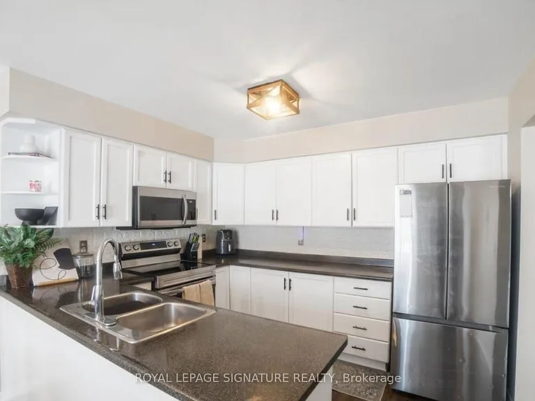 25 Meadowvale Dr #3 — Photo 8