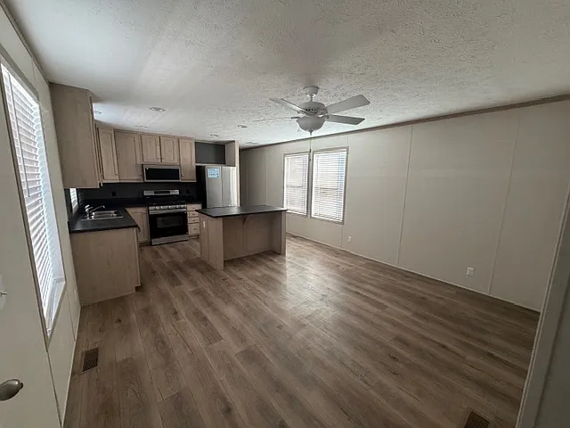 3BR 2BA in Warren — Photo 2