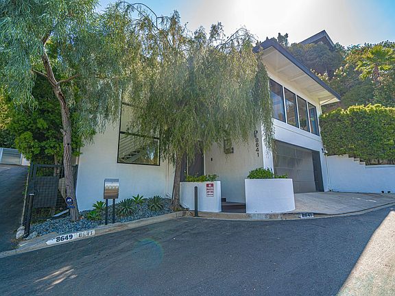 2nd image of 8641 Metz Pl