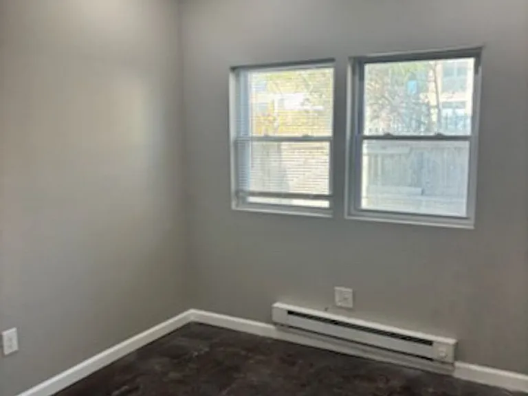 1835 E Monmouth St — Photo 4