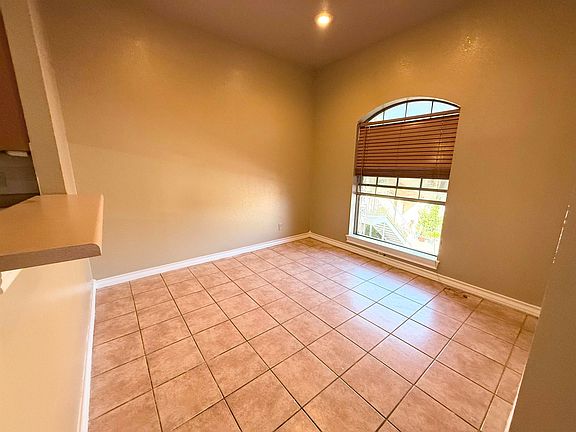 5th image of 1401 E Gustavus St #16