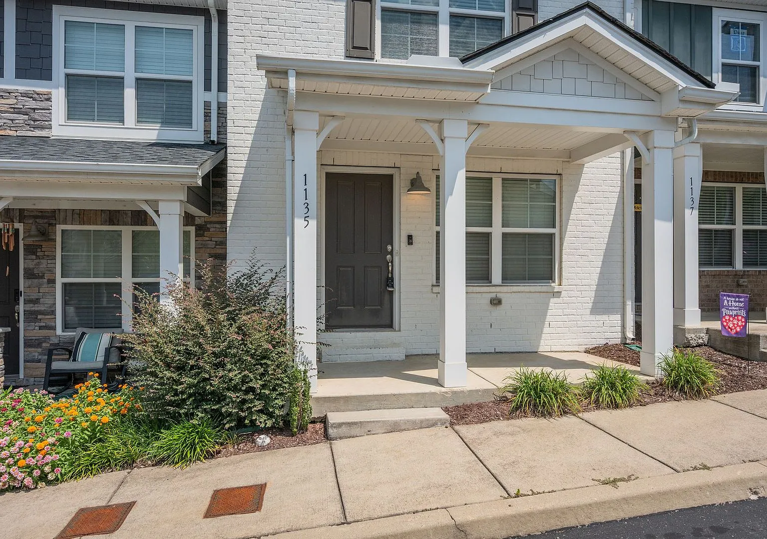Modern Townhome in Central Location — Photo 4