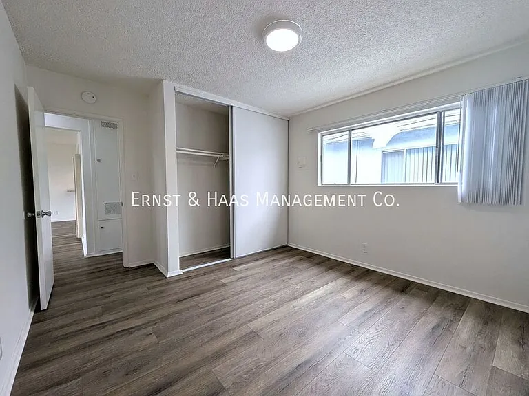 1006 E 32nd St #D — Photo 8