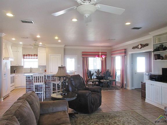 3rd image of 1607 County Road 1410