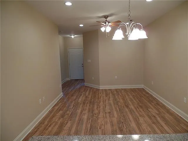 3 bed, 2.0 bath, 1028 sqft, $1,525 — Photo 2
