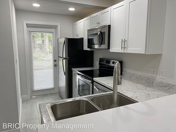 5th image of 921 Mead Ave