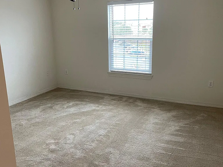 5455 Vineland Rd #3304 — Photo 32