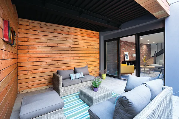 Sold by The InHouse Group | media 19