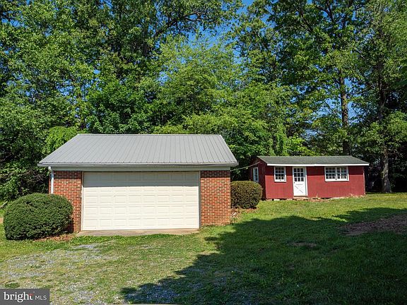 3rd image of 26906 Clarksburg Rd