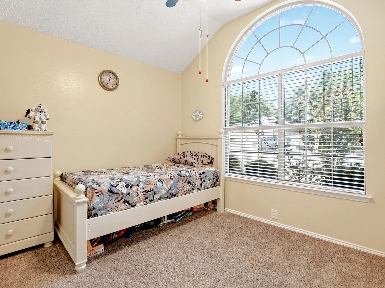 3 bed, 1415 sqft, $2,500 — Photo 3