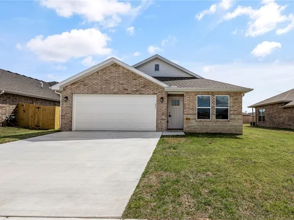 1713 Edwards St, Pea Ridge, AR 72751