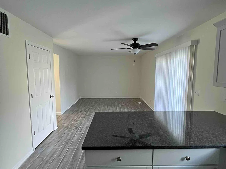 6865 Hampton Cir — Photo 5