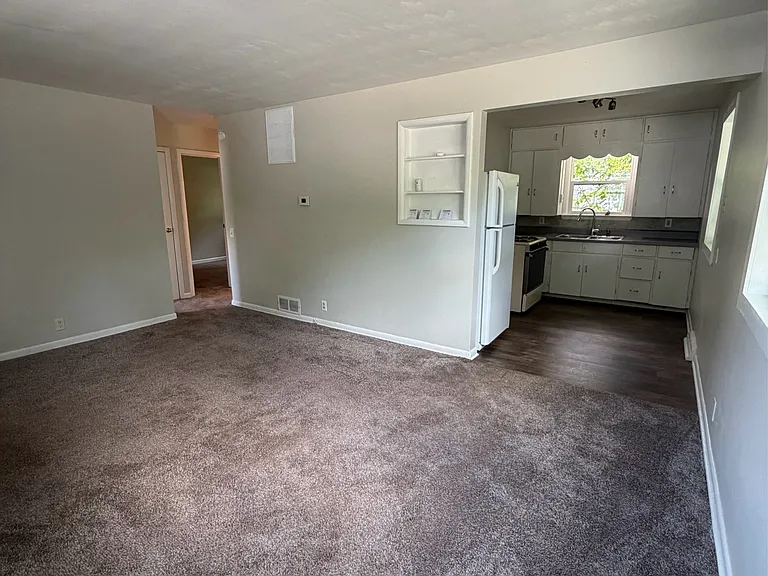 2118 Ferrol St — Photo 5