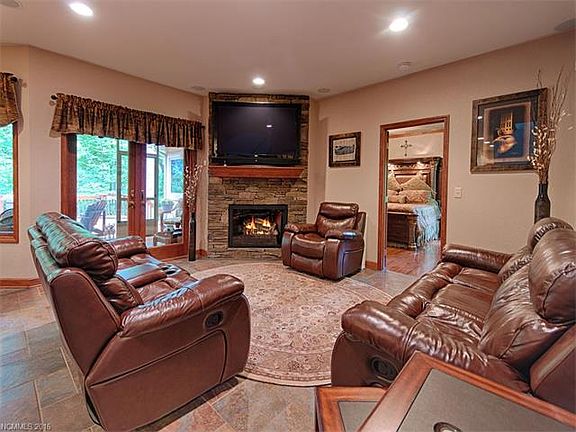 5th image of 106 Flowing Brook Ln