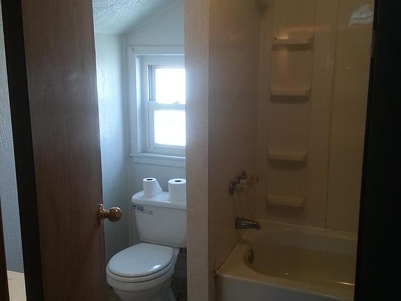 2nd image of 2840 Capitol St #1