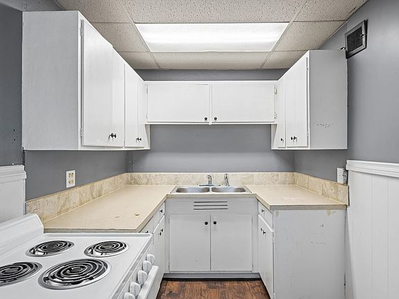 3rd image of 1526 Noble St