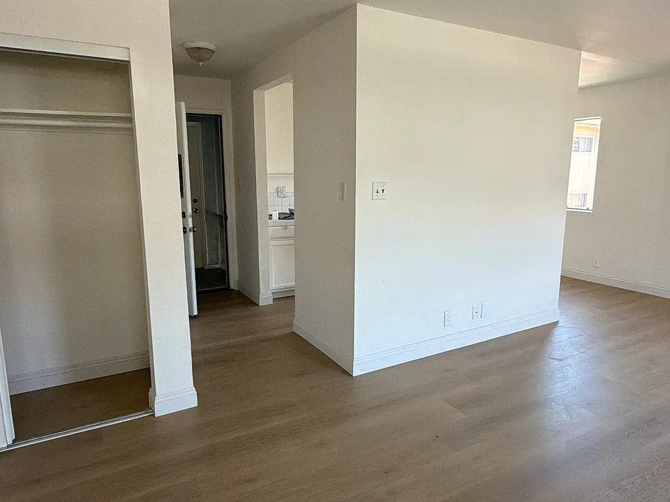 15540 Rayen St #6