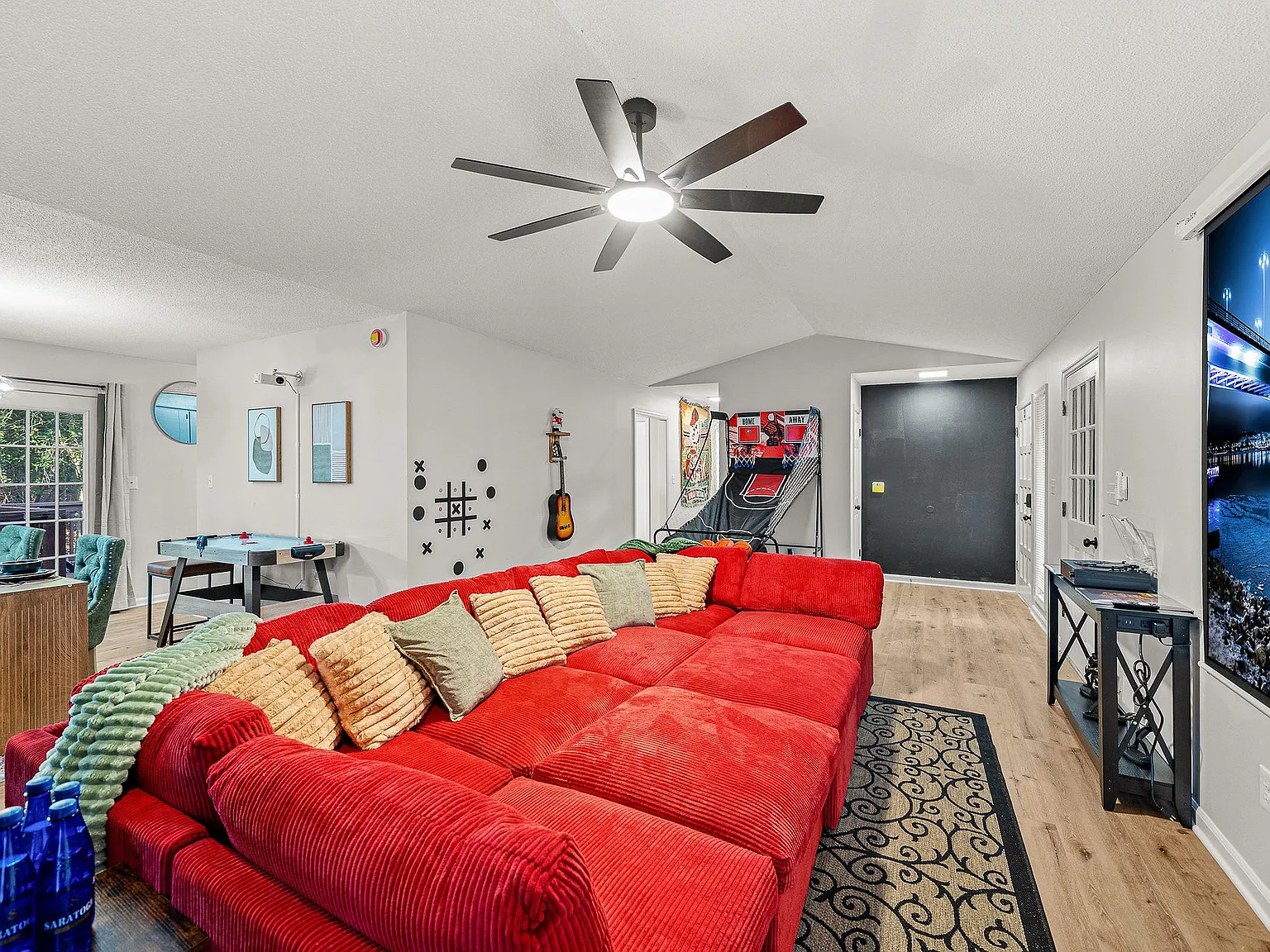 3 bed, 1480 sqft, $5,010 — Photo 4