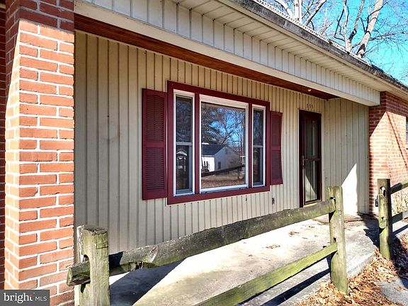 3rd image of 135 Oak Forest Dr