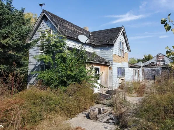 7 2nd Ave, Elberon, IA 52225