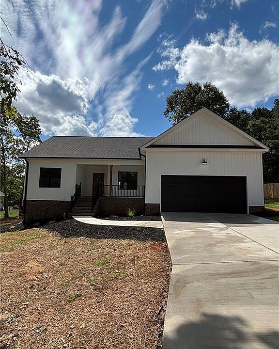 1st image of 109 White Pine Dr