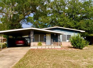 6814 Church St, Wallis, TX 77485