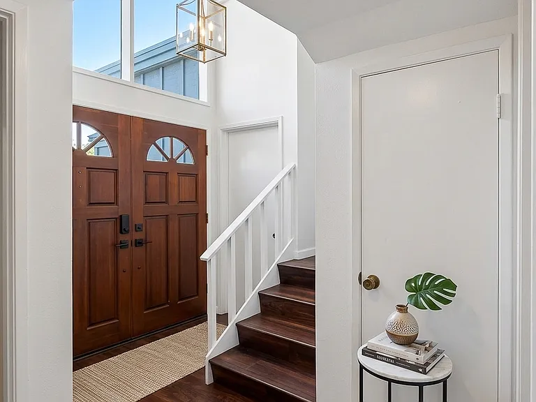 330 Tahiti St — Photo 2