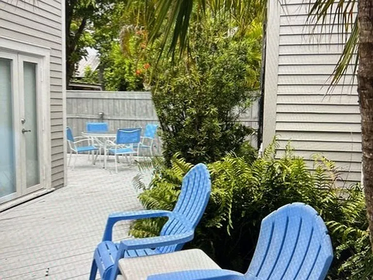 1211 Varela St — Photo 23