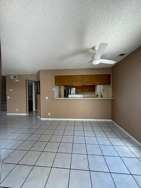 2 bed, 2.5 bath, 1071 sqft, $2,600 — Photo 4
