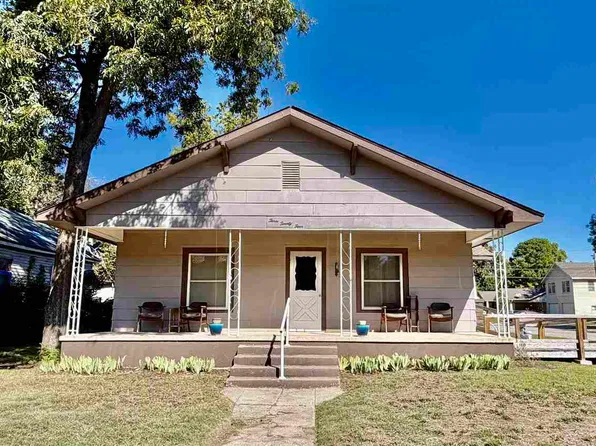 324 E Bridge Ave, Blackwell, OK 74631