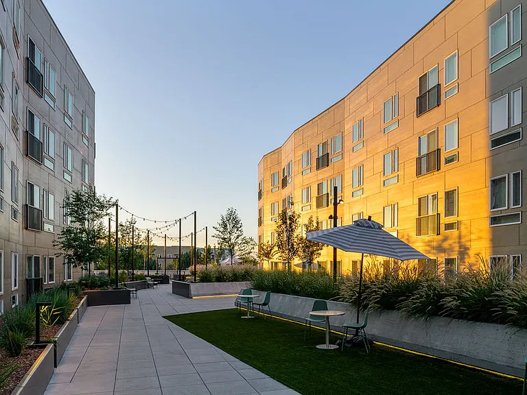 Crosshatch Apartments — Photo 24