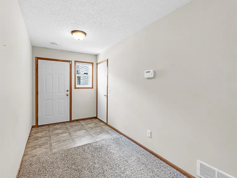 6834 Meadow Grass Ln S — Photo 14